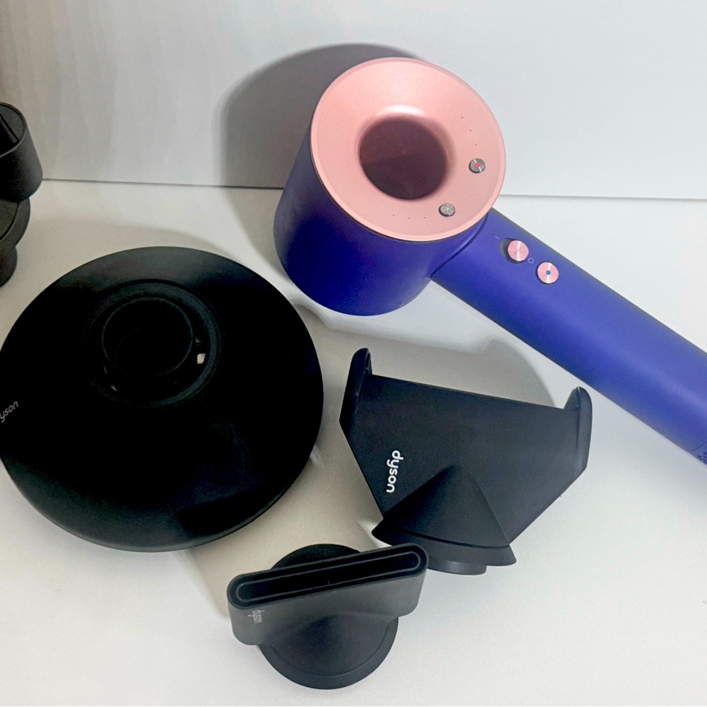 Like New!Dyson Supersonic hair dryer limited edition Vinca Blue used 5x